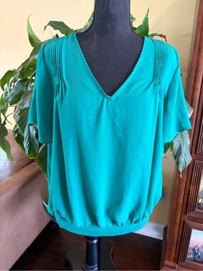 Thalia Sodi Women's Pintuck Pleated Top in a vibrant green - Large